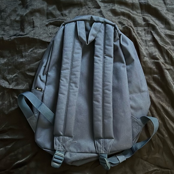 Herschel Supply Company Blue Bag with Classic Design and Durable Material - Picture 4 of 4